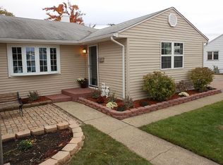 9019 S Beck Pl, Hometown, IL 60456