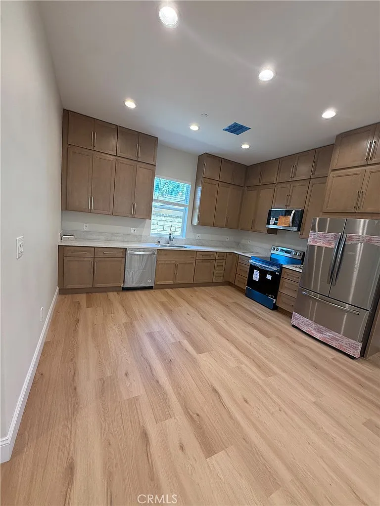 3 bed, 1180 sqft, $3,795 — Photo 4