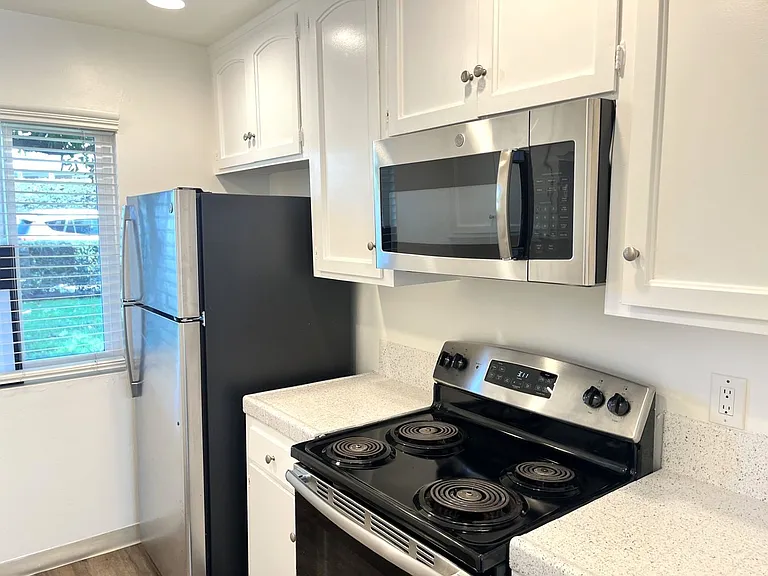 210 Quintard St — Photo 7