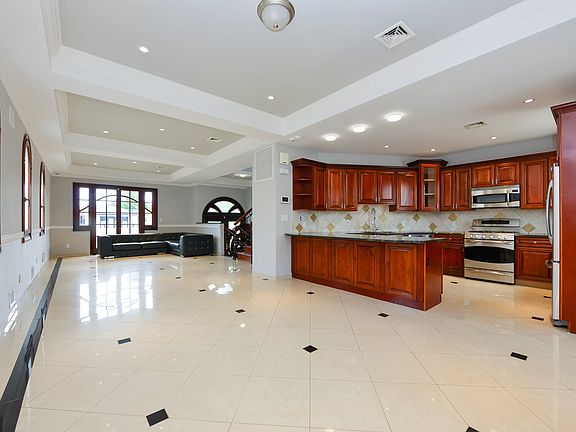 4th image of 2719 Whitman Dr #1