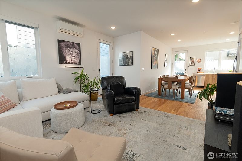 4th image of 1524 13th Avenue S #A