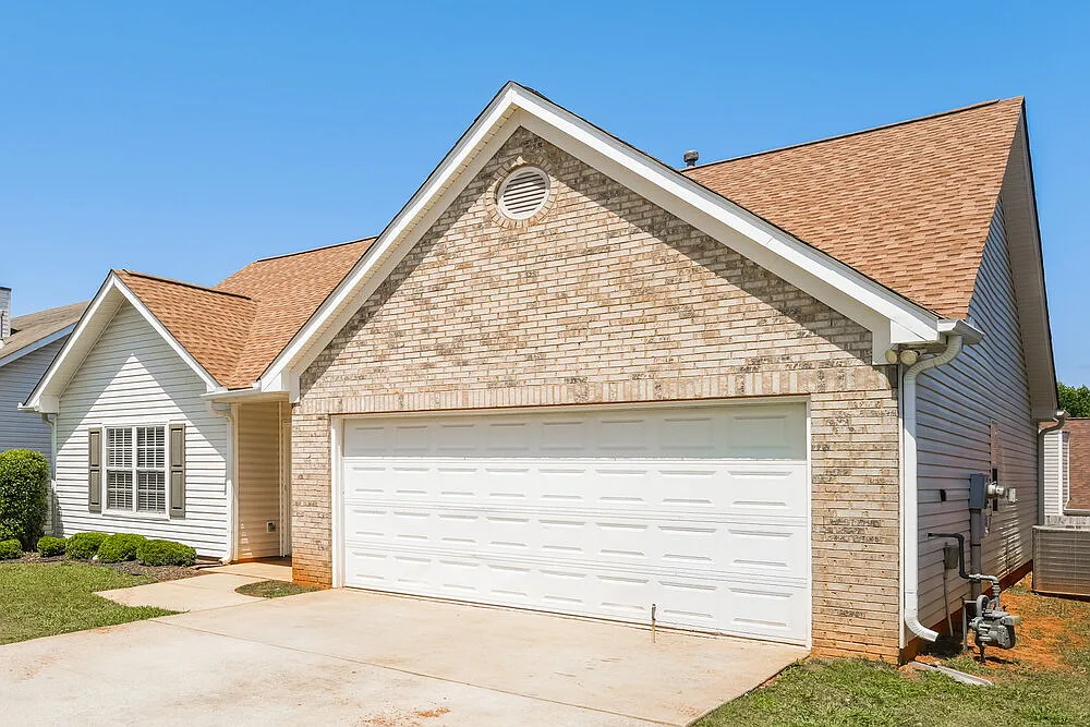 3 bed, 2.0 bath, 1809 sqft, $1,775 — Photo 3