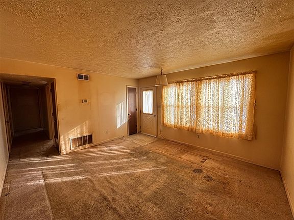 3rd image of 165 Countrywood Pl