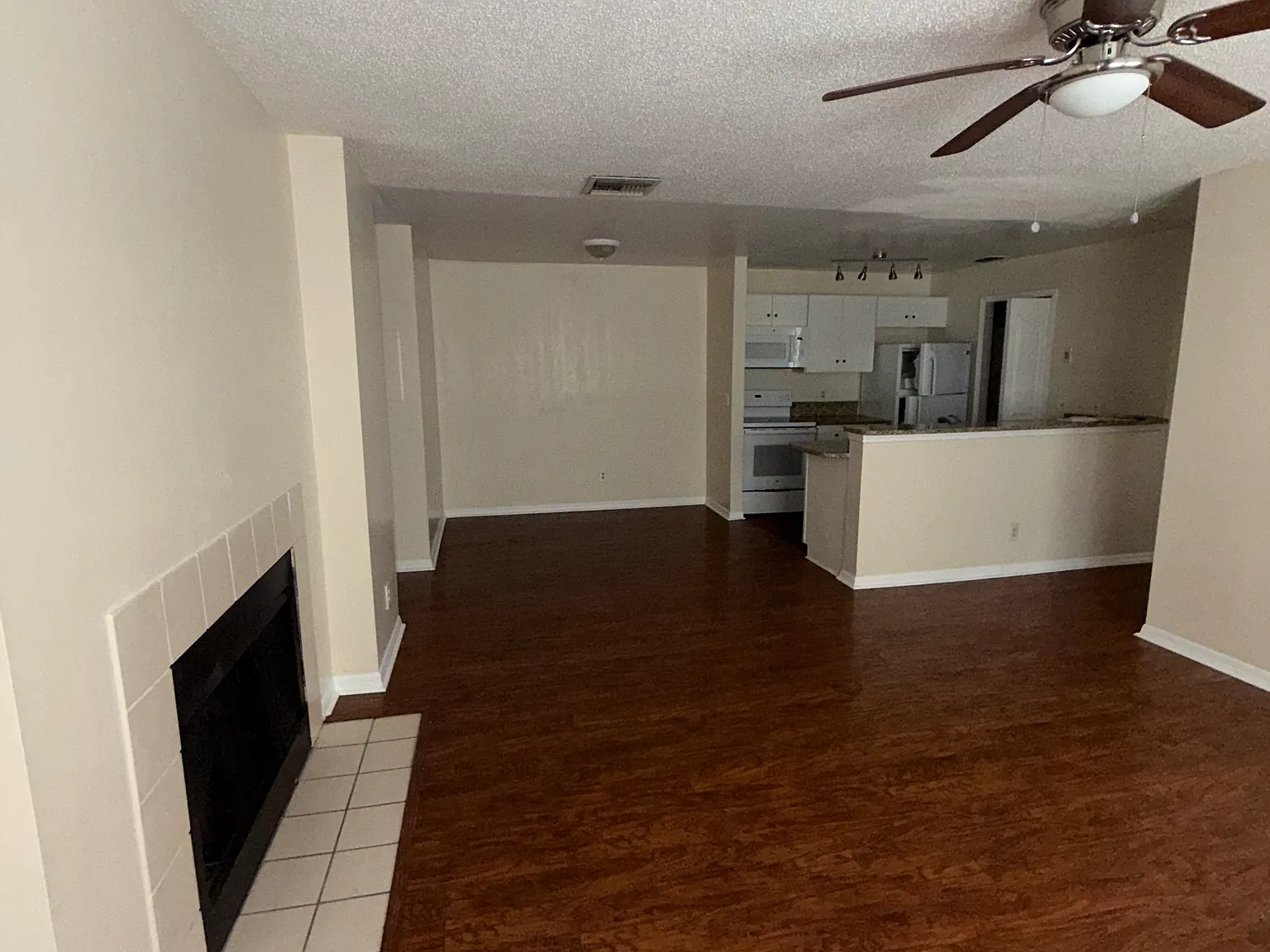 2 bed, 943 sqft, $1,625 — Photo 2