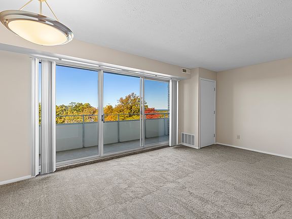 4th image of 35 Severance Cir APT 720