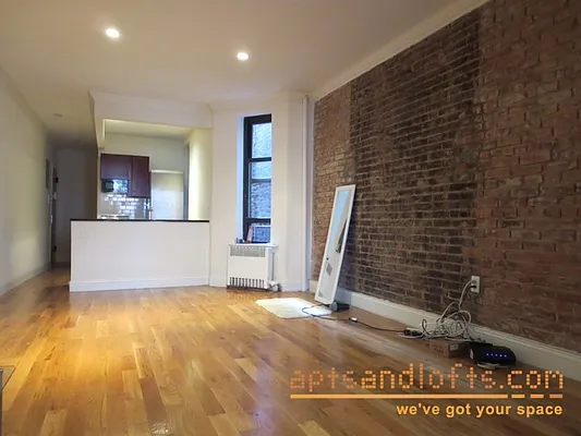 Rented by aptsandlofts.com | media 1
