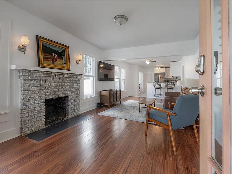 207 W Hiawatha St — Photo 2