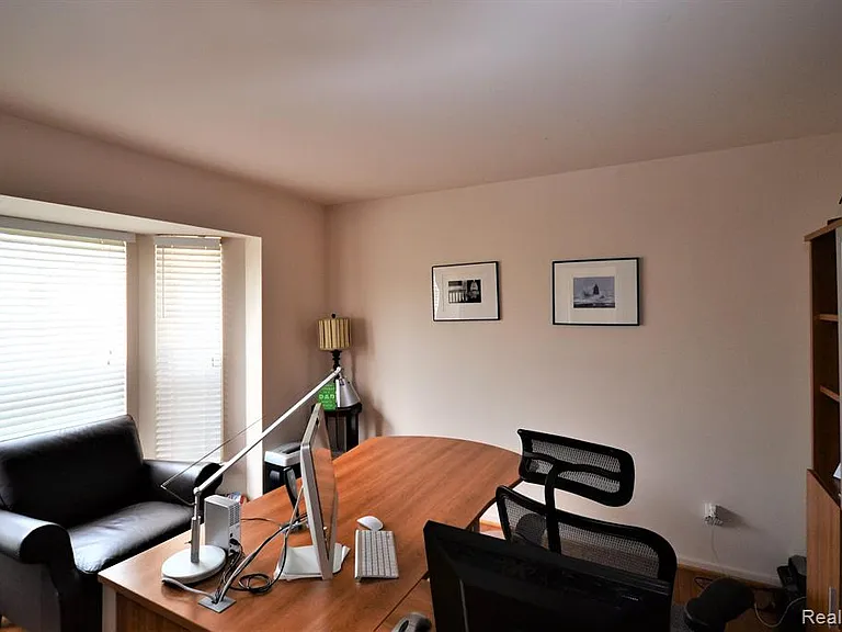 4890 Spring Meadow Dr — Photo 10
