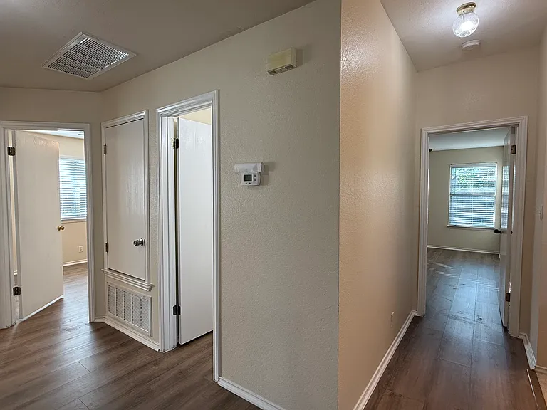 311 McCarthur Dr — Photo 13