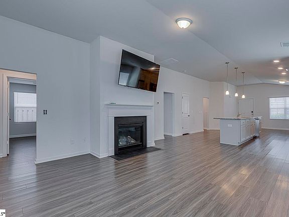 5th image of 15 Chalet Ct
