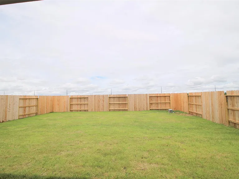26018 Windy Pr — Photo 32