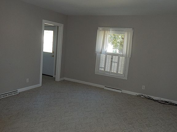 4th image of 207 Market St