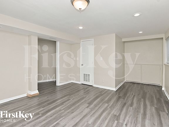 3rd image of 221 Rockhurst Rd