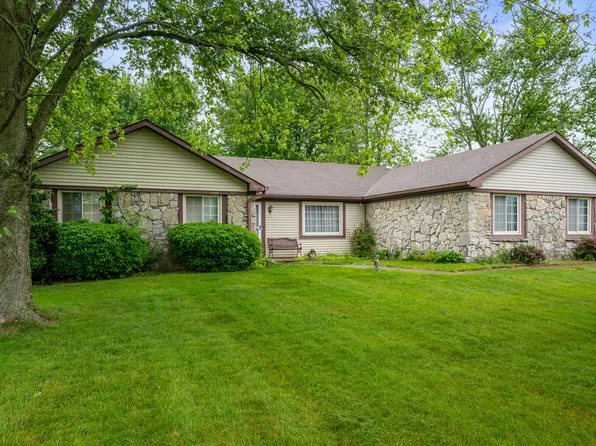 7002 W Meadows Ln, Greenfield, IN 46140