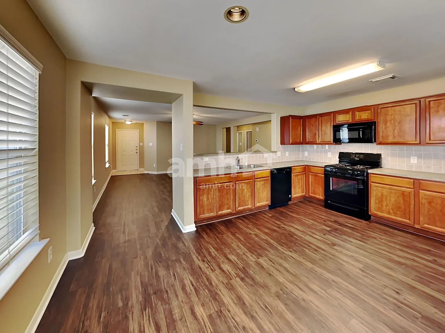 3 bed, 2.0 bath, 1479 sqft, $1,795 — Photo 4
