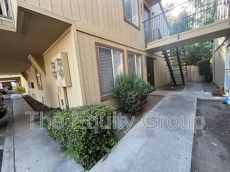 3912 W Meadow Ave — Photo 1