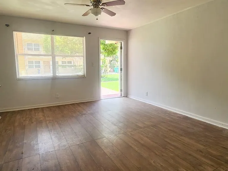 5281 SW 90th Way #1 — Photo 3