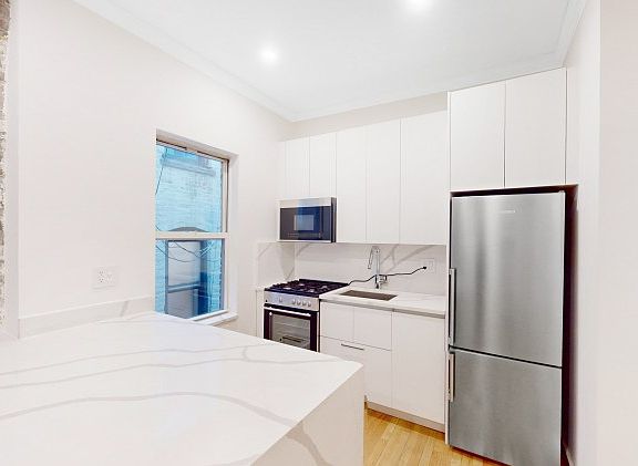 2nd image of 171 Mulberry St APT 2A