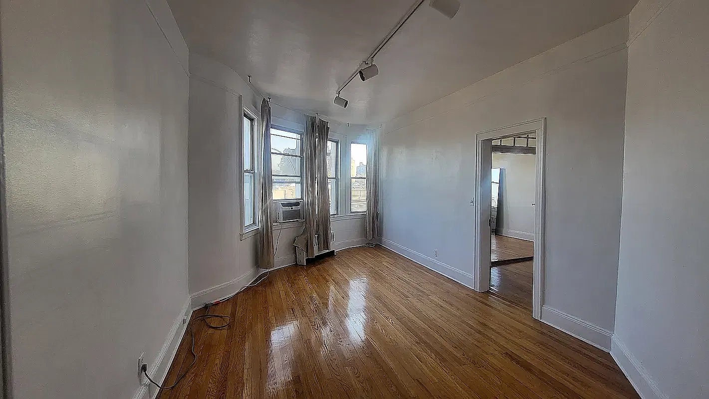 621 Meeker Avenue — Photo 1