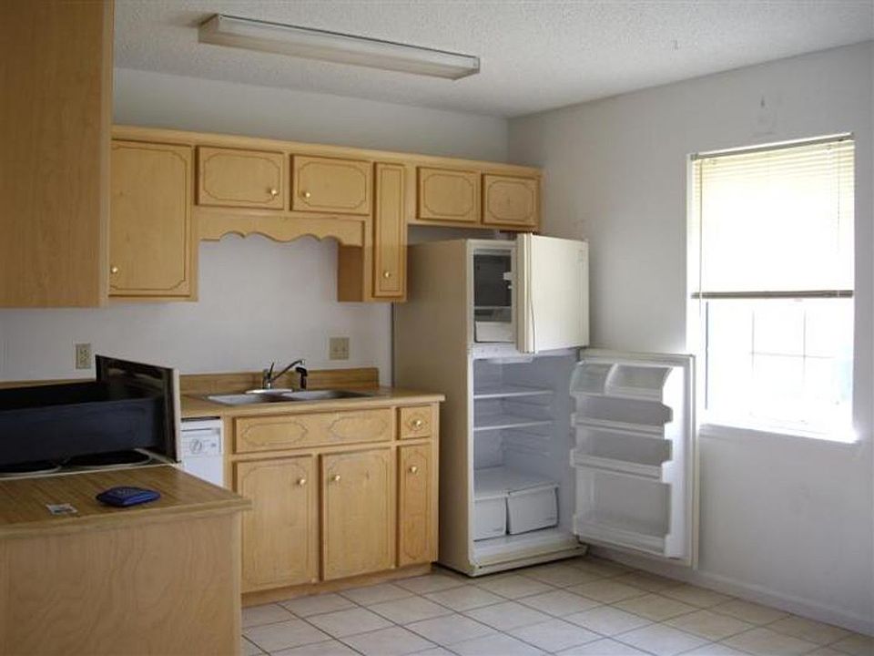 2nd image of 803 Amy Ct