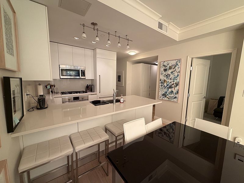 North Vancouver Apartment for rent - 2 Bedrooms — photo 7