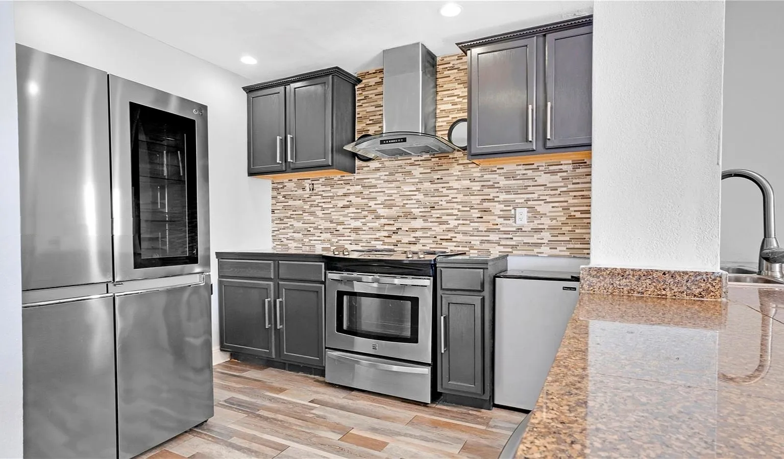 7925 Carlyle Ave — Photo 2