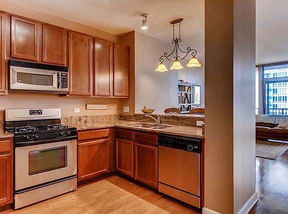 5th image of 1600 S Prairie Ave Unit 1105
