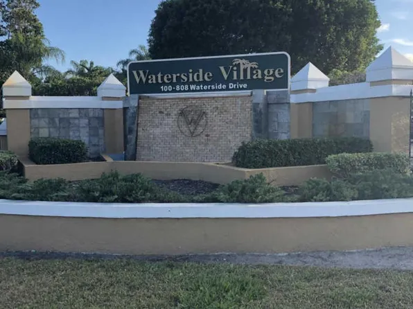 305 Waterside Dr, Hypoluxo, FL 33462