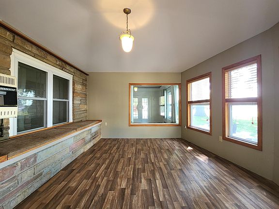 2nd image of 1011 1/2 S Water St