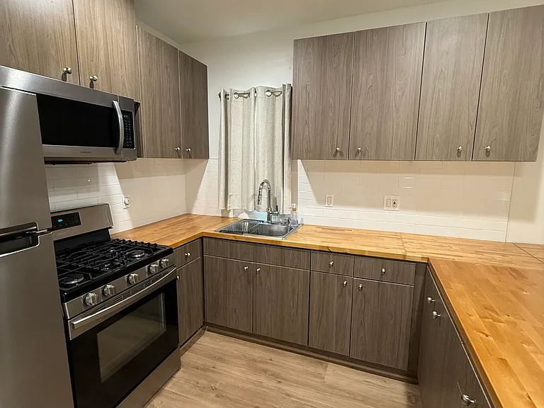 Kitchen with Full Tile Backsplash