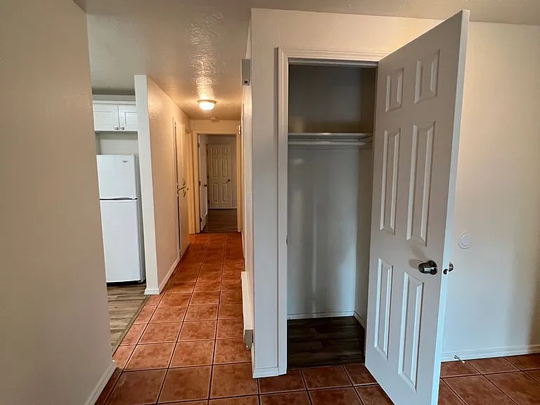 3930 Lake Grove Ave #1C — Photo 7