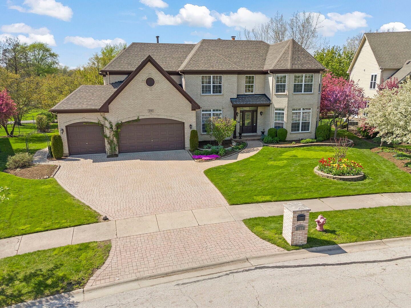 318 Erie Cir