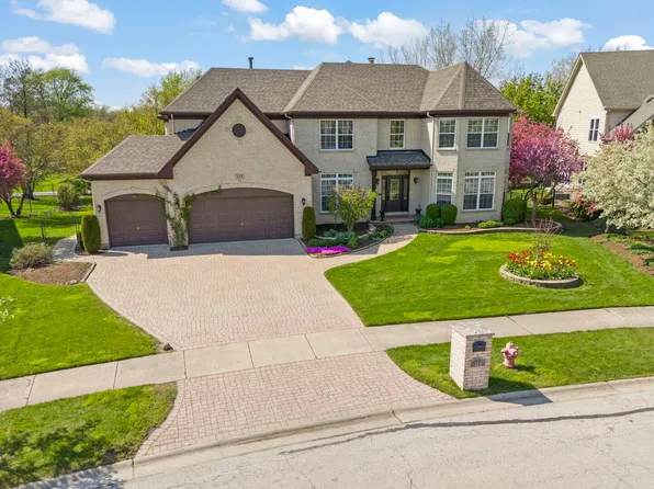 318 Erie Cir, Bloomingdale, IL 60108