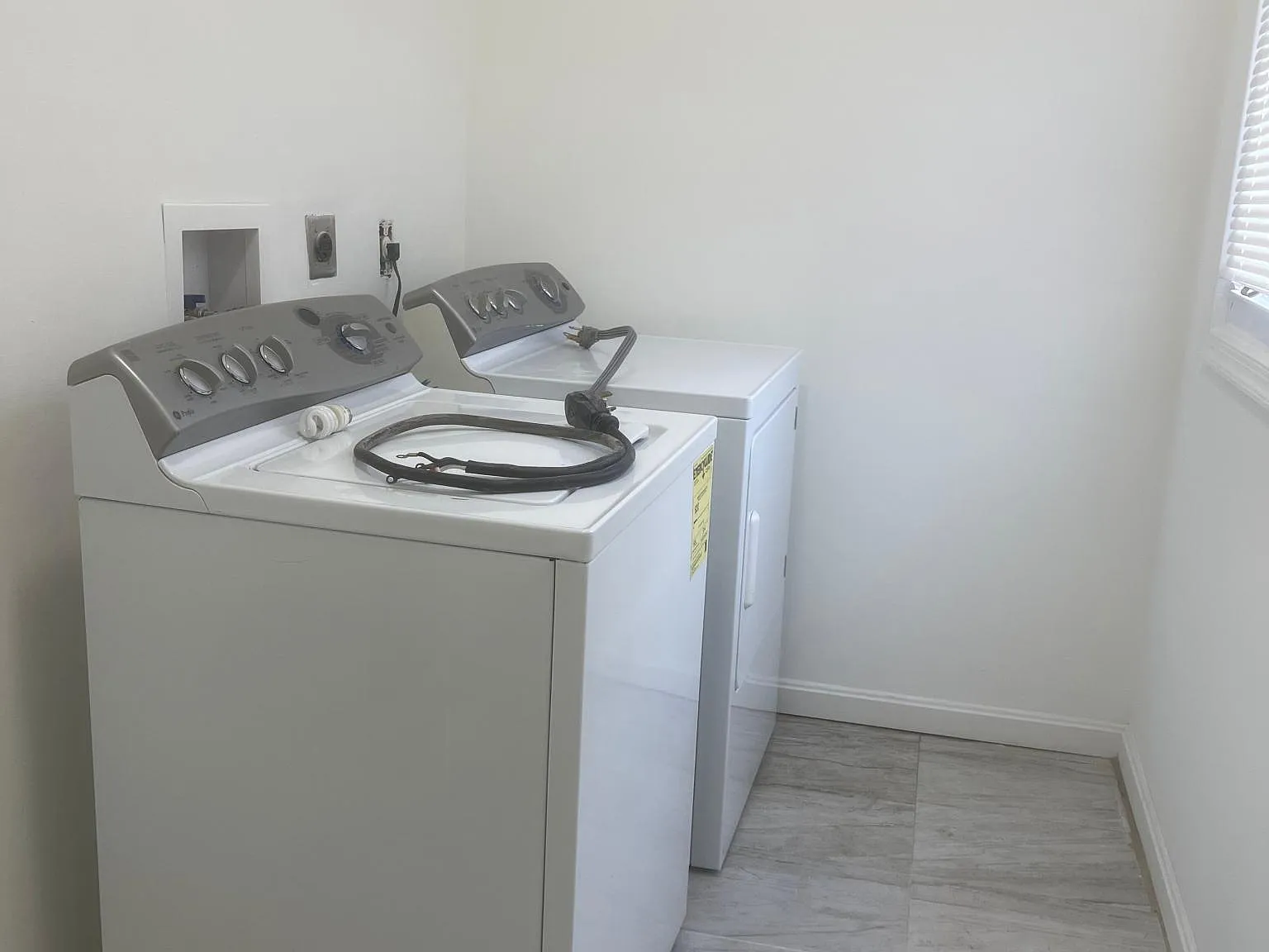 3 bed, 1.5 bath, 1400 sqft, $1,625 — Photo 2
