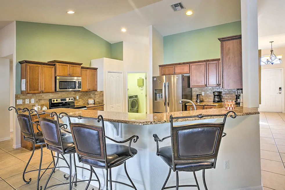 4 bed, 2100 sqft, $3,800 — Photo 3