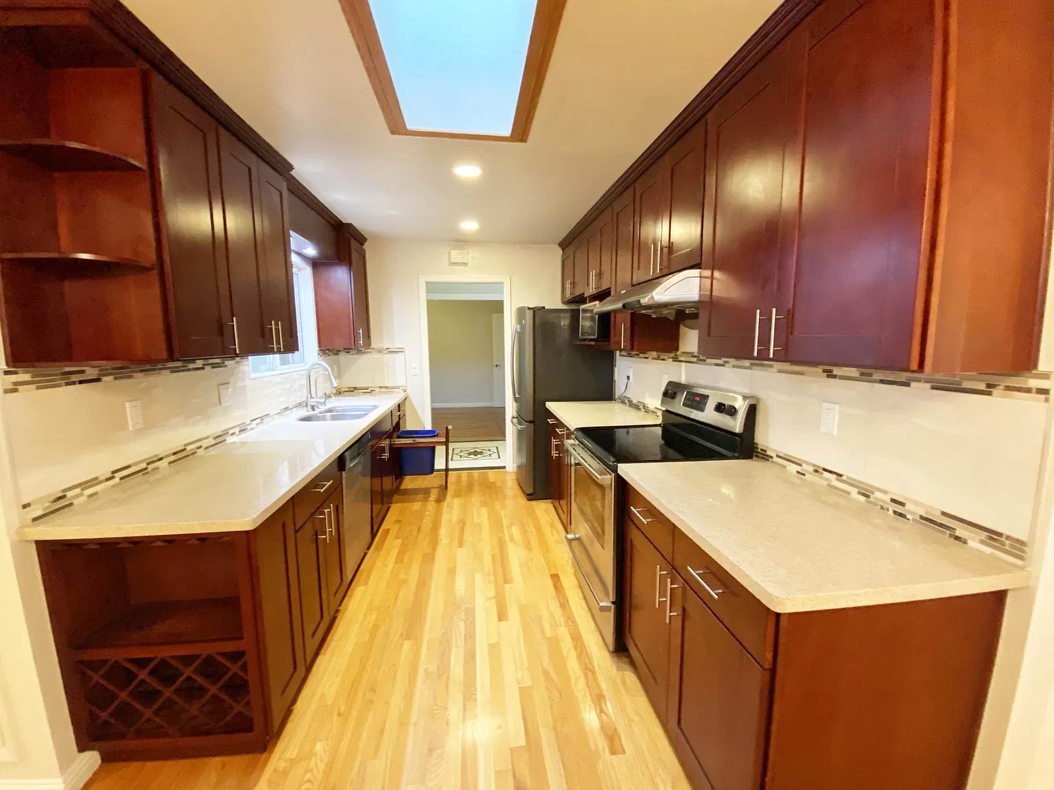 4 bed, 1800 sqft, $4,999 — Photo 3
