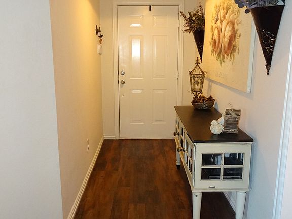 4th image of 102 Brittany Dr