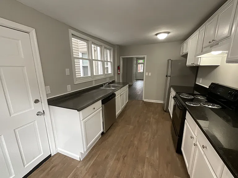 1005 Green St — Photo 5