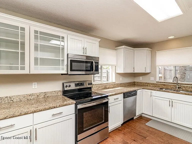 239 Glenwood Ave — Photo 8