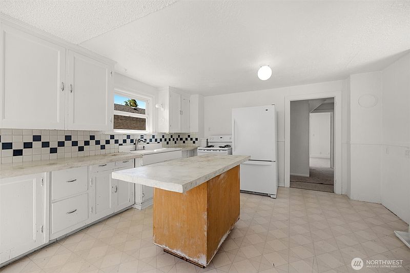 5th image of 4721 21st Avenue SW