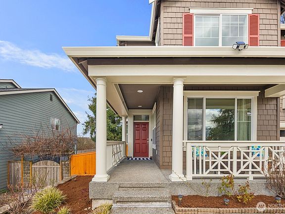 3rd image of 5620 NE 6th Place