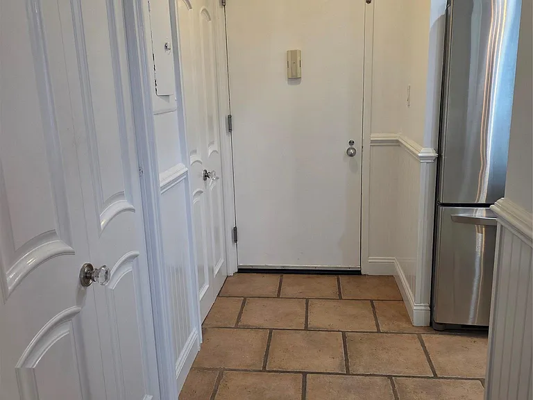 100 W Broadway #1F — Photo 5