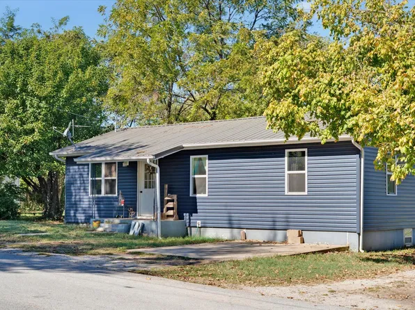 509 E Locust Street, Stockton, MO 65785