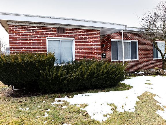 Front 1871 Broadway St.