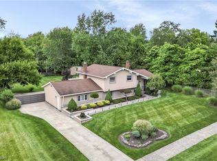 7926 Twin Oaks Dr, Broadview Heights, OH 44147