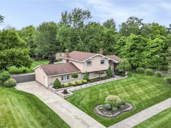 7926 Twin Oaks Dr, Broadview Heights, OH 44147