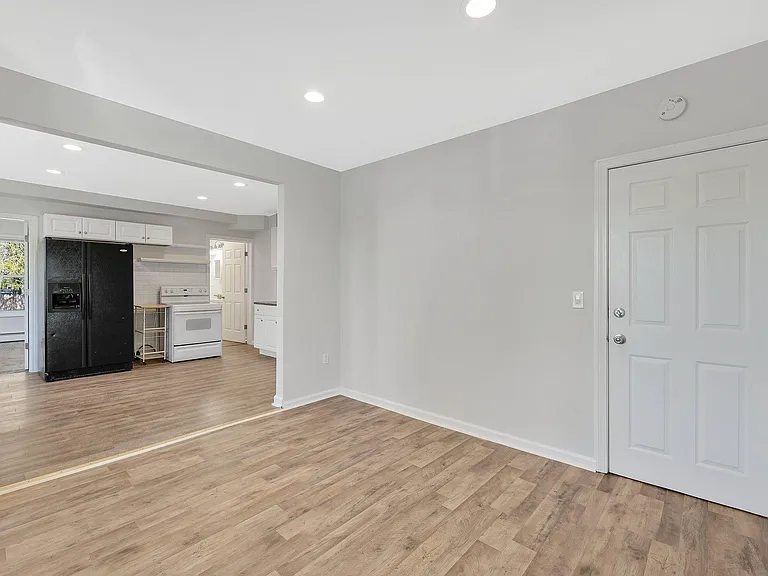 19 Maple Ave #19A — Photo 8