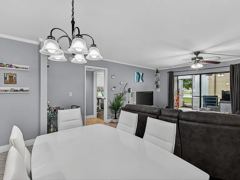 2200 S Cypress Bend Dr #101 — Photo 12