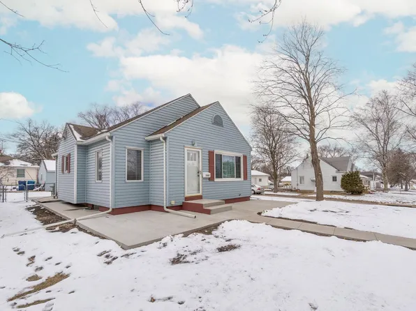 2100 W 7th St, Waterloo, IA 50702
