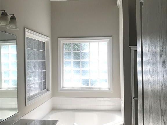 4th image of 700 Melglory Rose Ct